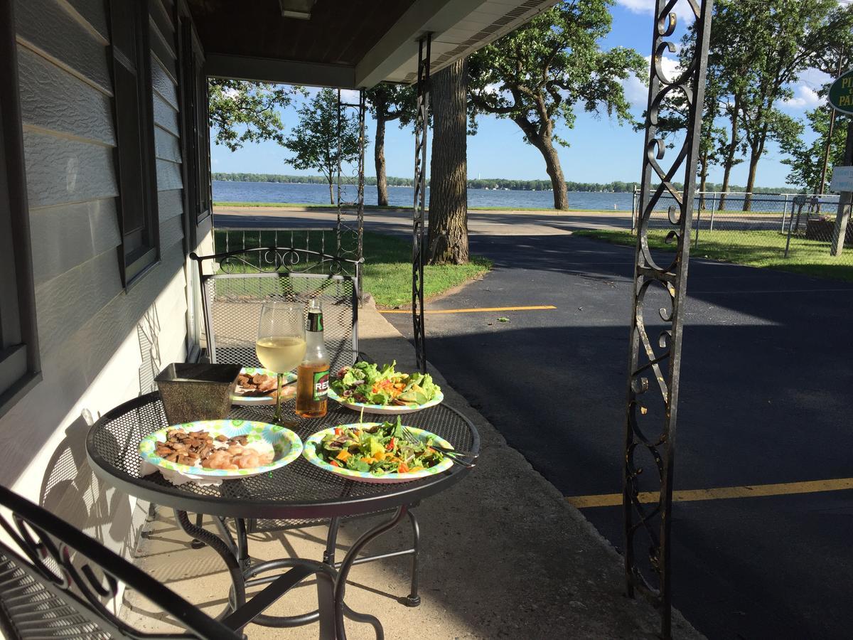 Lakes Inn Detroit Lakes Ngoại thất bức ảnh
