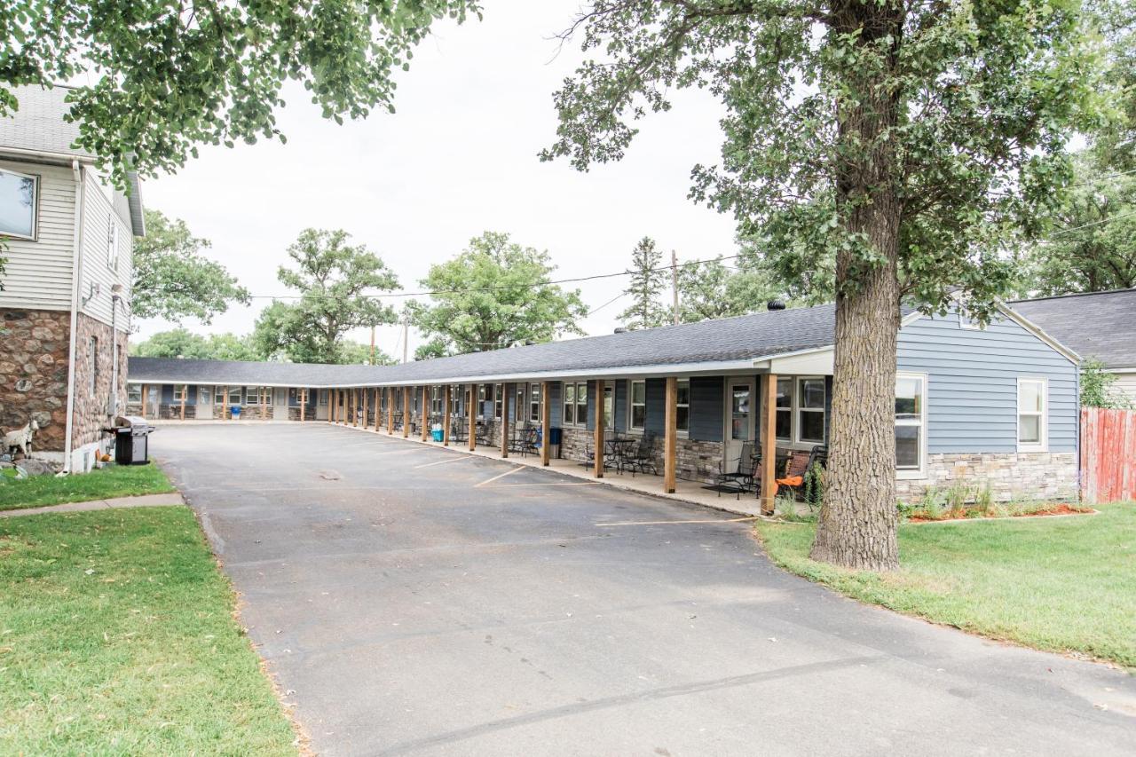 Lakes Inn Detroit Lakes Ngoại thất bức ảnh