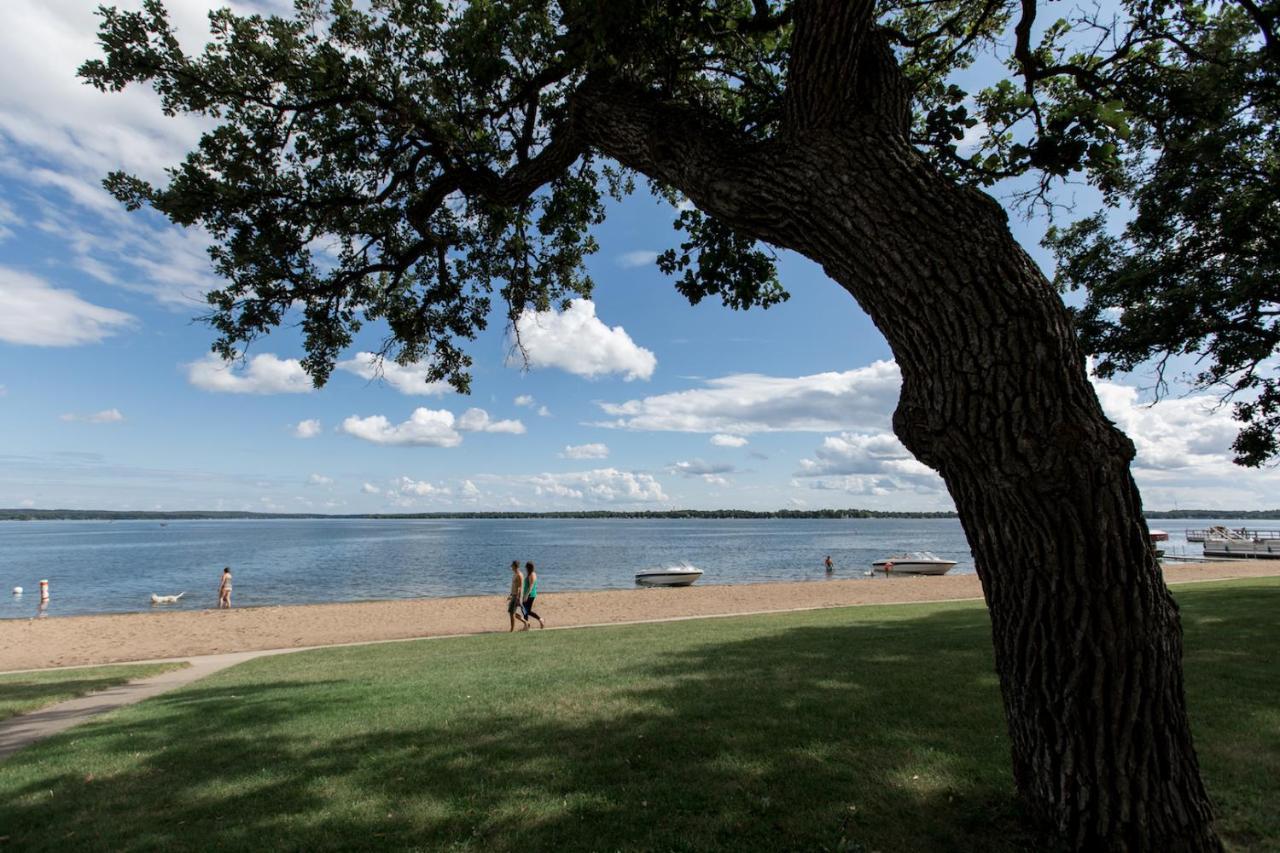 Lakes Inn Detroit Lakes Ngoại thất bức ảnh